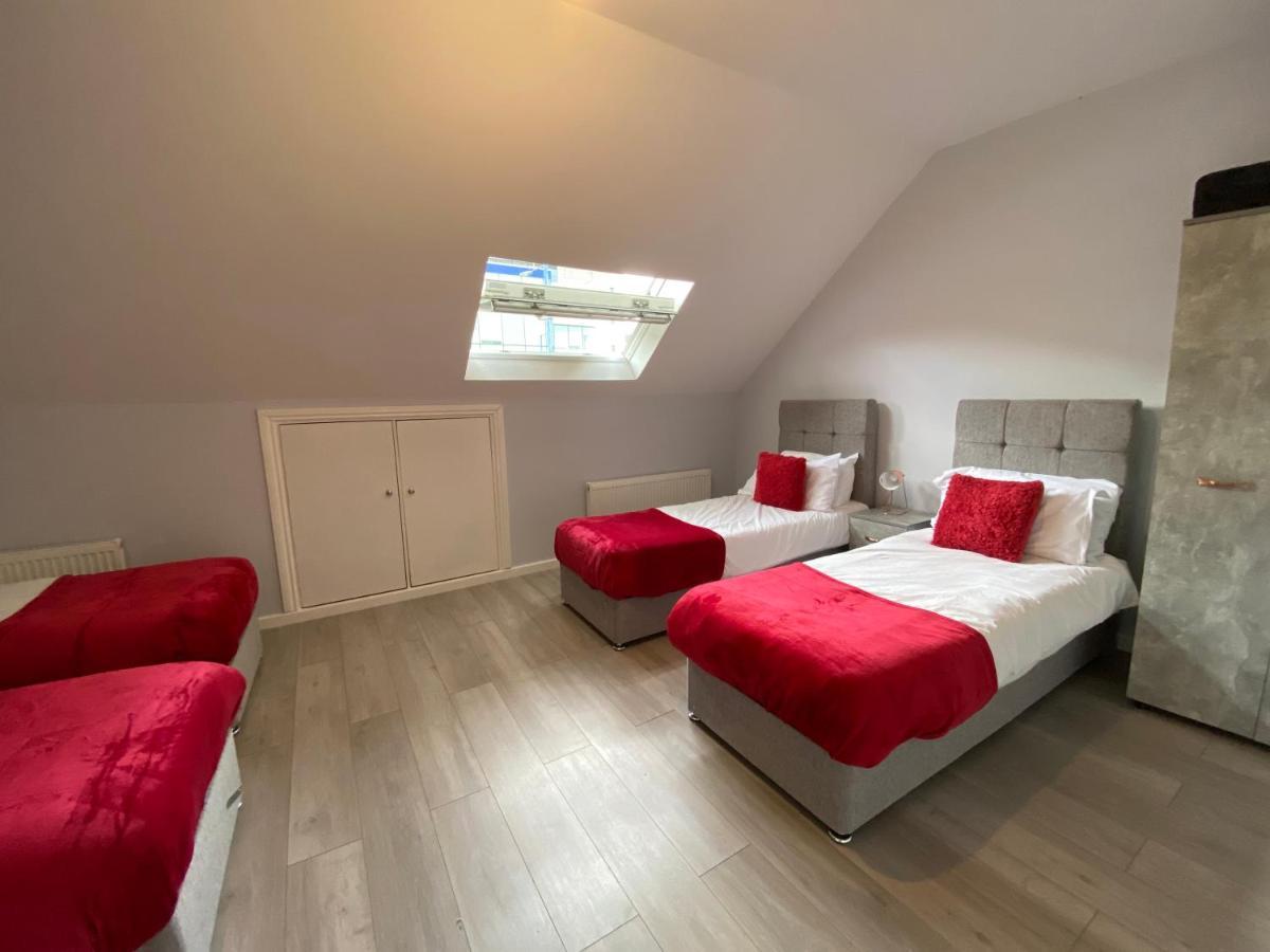Cosy Flats Near Heathrow, Group Bookings Available With Parking Space Hounslow Buitenkant foto