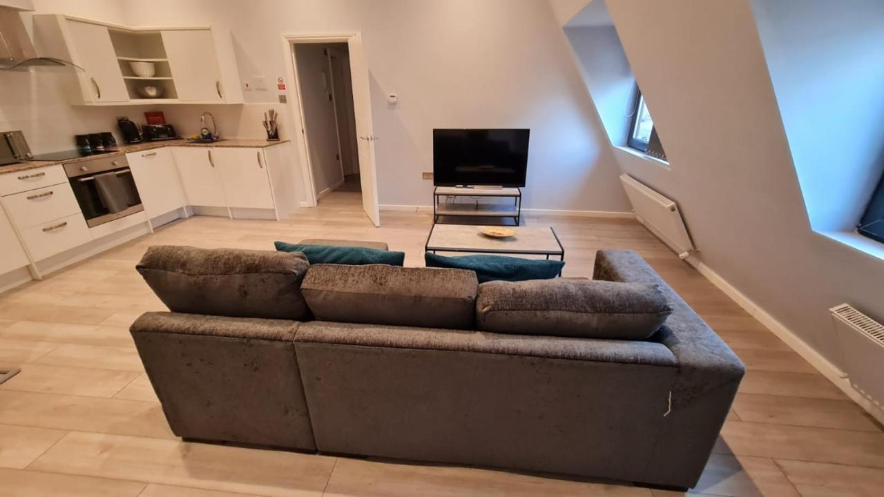 Cosy Flats Near Heathrow, Group Bookings Available With Parking Space Hounslow Buitenkant foto