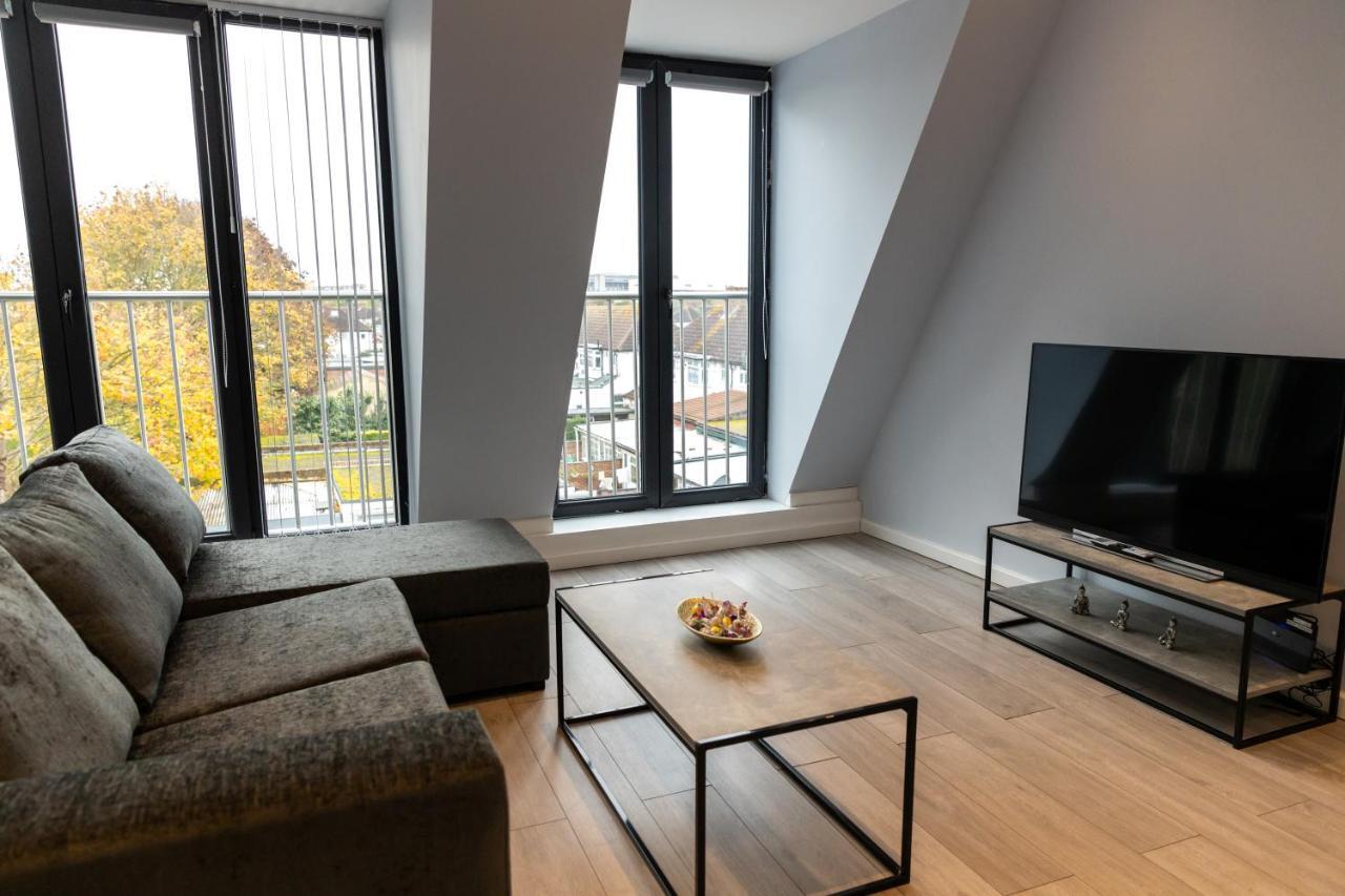 Cosy Flats Near Heathrow, Group Bookings Available With Parking Space Hounslow Buitenkant foto